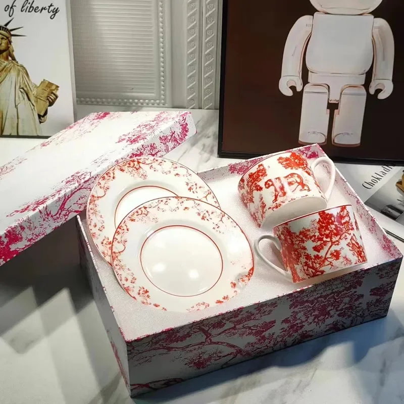 

Luxury Red Jungle Tiger Coffee Cup Home Office Cup with Plate Breakfast Milk Juice Tea Handle Ceramic Cup Gift