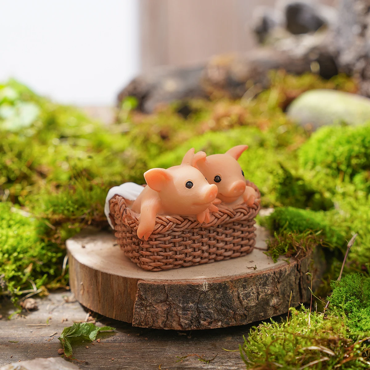 Charming Two Pig Figurine for Garden Landscaping & Decor