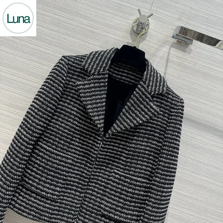 Рисунок 3 - 20323 Тканое короткое пальто