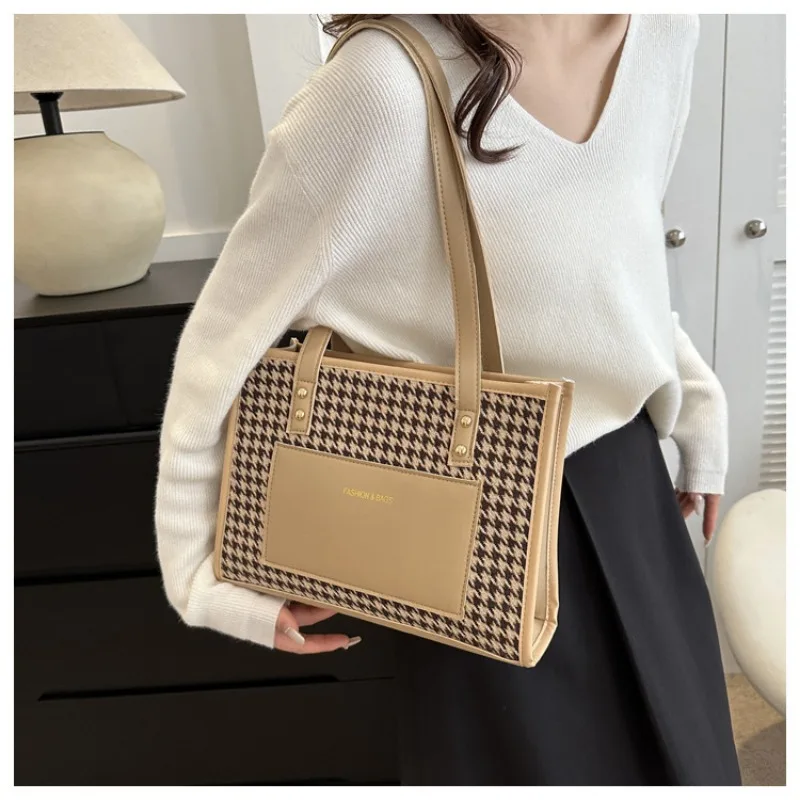 Large Capacity Women's Shoulder Bag New Trendy Fashion Shoulder Bag Texture Checkered Handheld Western Tote Female Shoulder Bag