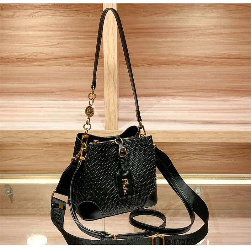 

Cross border New Black Woven Bucket Bag Popular This Year, High end and Fashionable New Product, Versatile One Shoulder