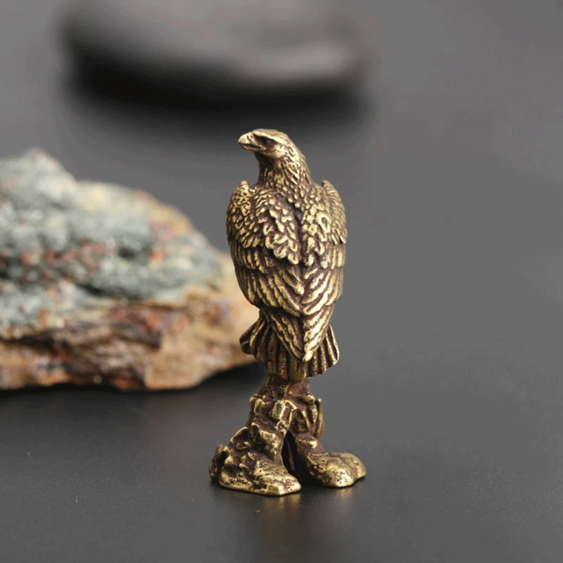Brass Eagle Figurine Collectable Hawk Small Animal Statue Chinese Feng Shui Ornament for Modern Home Desk Living Room Decoration