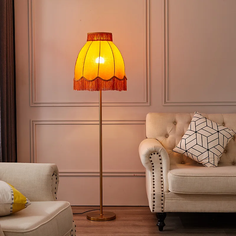 

Fabric LED floor lamp retro American white living room bedroom lamp European study vertical table lamp floor lamp lighting