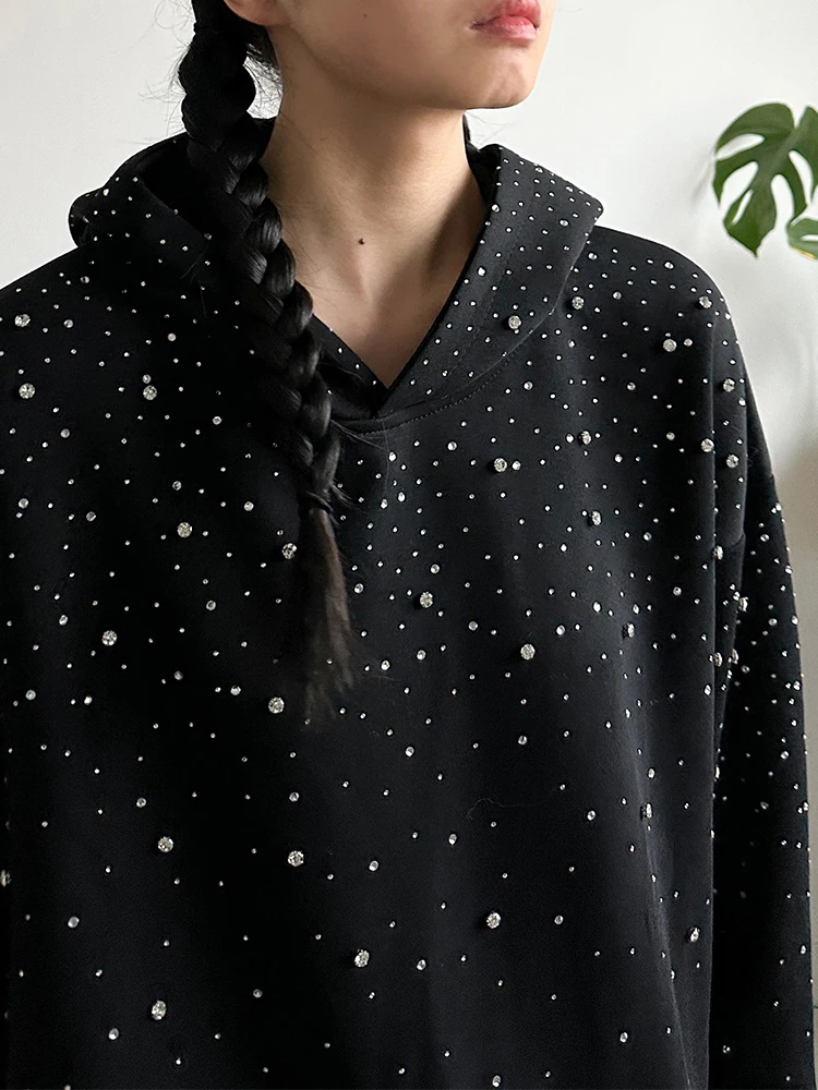 [EAM] Black Rhinestones Shining Thick Sweatshirt New Hooded Long Sleeve Women Big Size Fashion Tide Spring Autumn 2026 1DJ0096