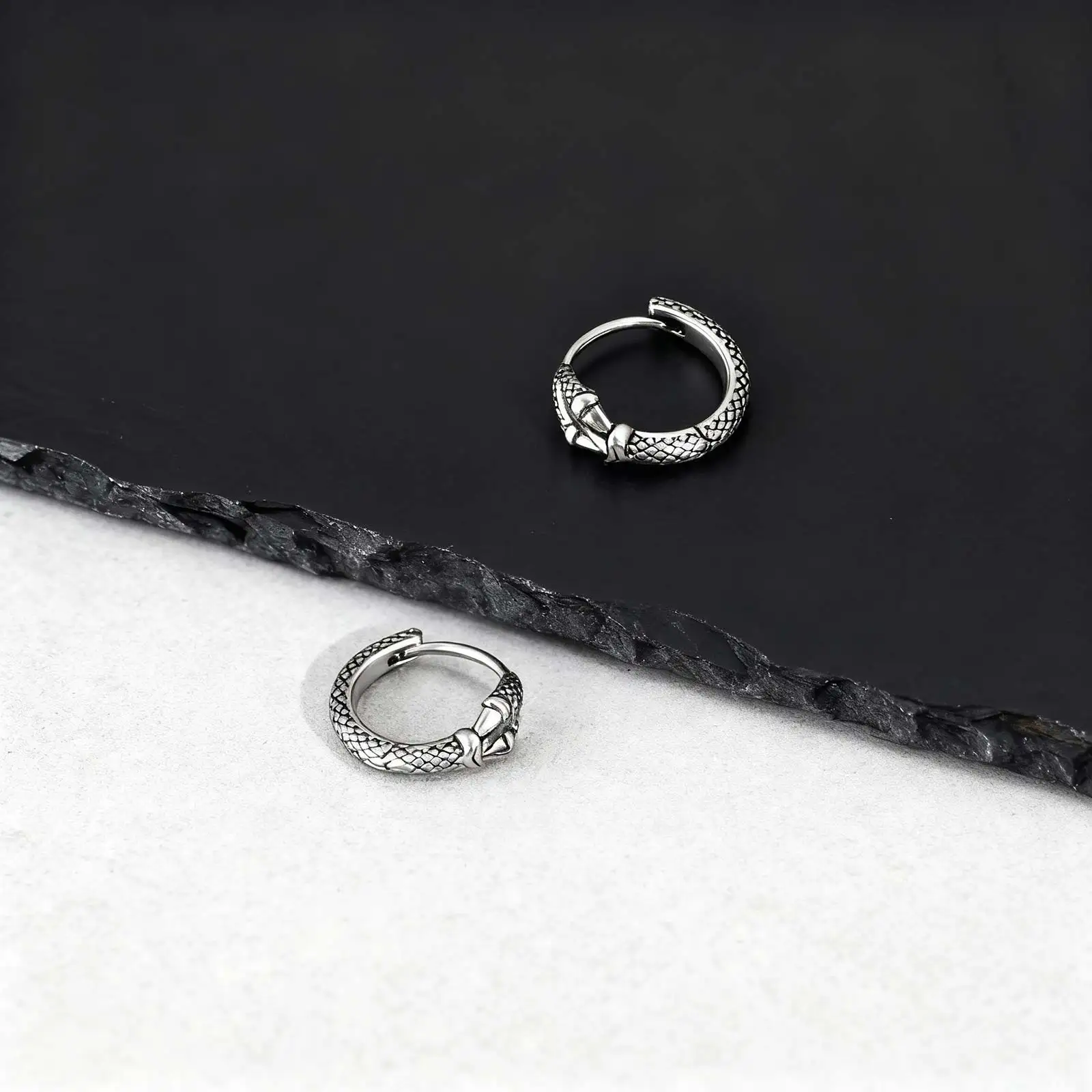 Retro-Drachenklaue-Creolen für Männer, Anti-Allergie-Silberfarbener Edelstahl-Creolen, Punk-Schmuck, Geschenk – Detail 2