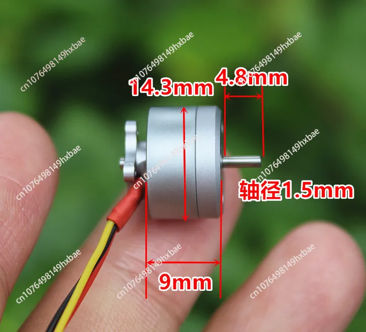 Lot de 4 vis de rechange pour micro moteur ESC, compatibles modélisme RC, sur fond neutre.