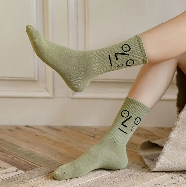 1 Paar Korea Funky Harajuku Trend Frauen Candy Farben Casual Lustige Socken Mädchen Kawai Socken Unisex Überraschung Mid Frauen Crew Socken – Detail 4