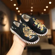 

Spring Dancing Embroidered Shoes Girls Beijing Cloth Shoes Tiger Embroidered Shoes Children's Chinese Style Shoes Drop Shipping