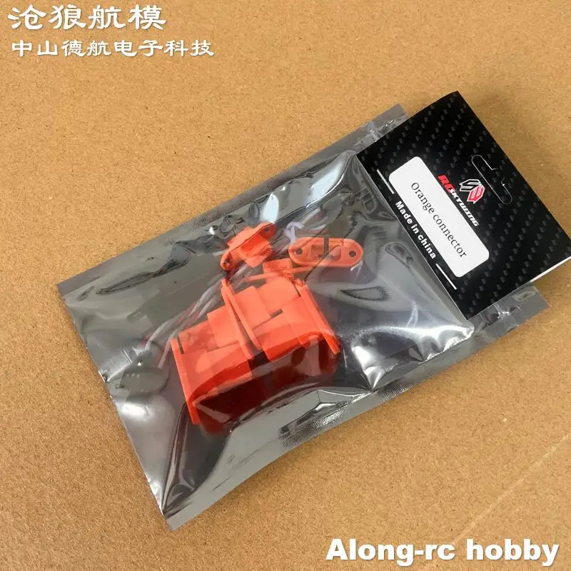 Gros plan sur les connecteurs rapides orange Skywing RC, prêts pour montage sur servo