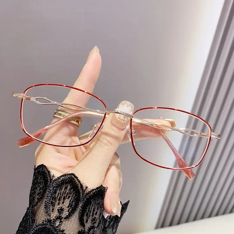 Anti Blue Light Presbyopia Glasses Trendy Metal Small Frame Reading Glasses for Women Portable High-definition Eyeglasses 5