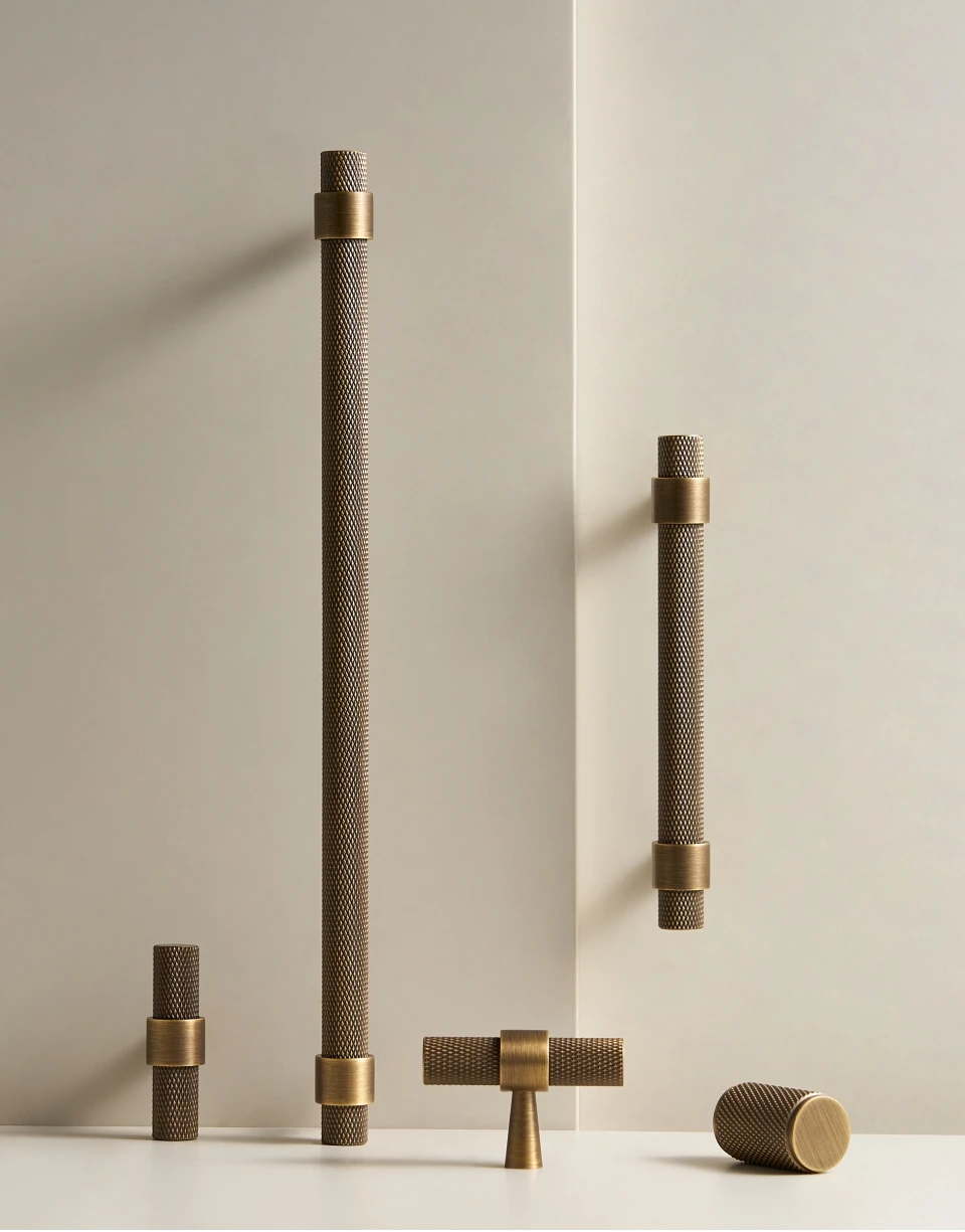 Cabinet Knobs and Door Pulls