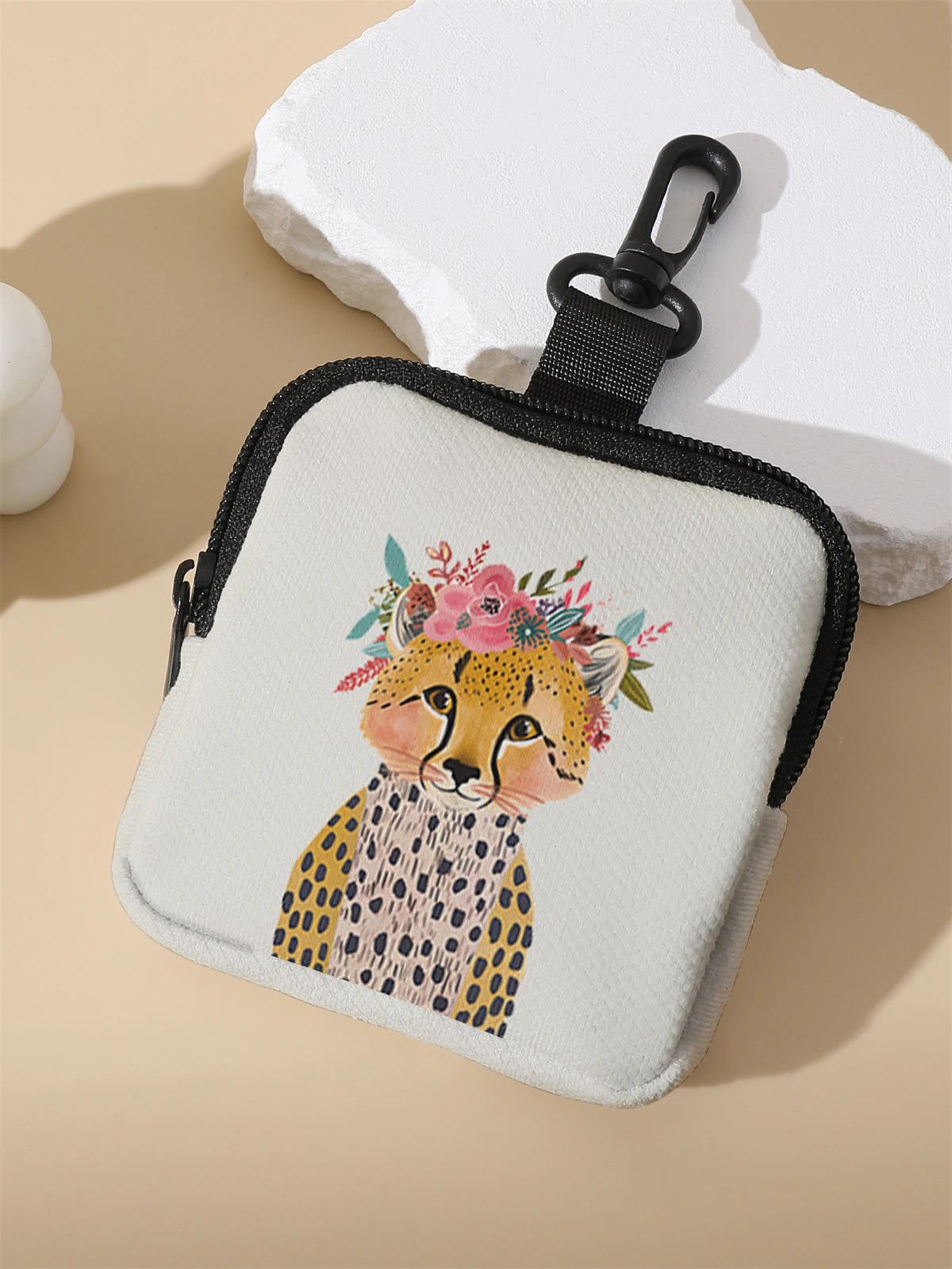 Cheetah patterned large capacity coin wallets, digital printed wallets, and storage bags are ideal choices for gift giving