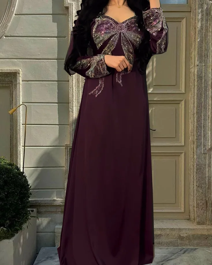 جلابية ساتان بتفصيلة فيونكة لامعة