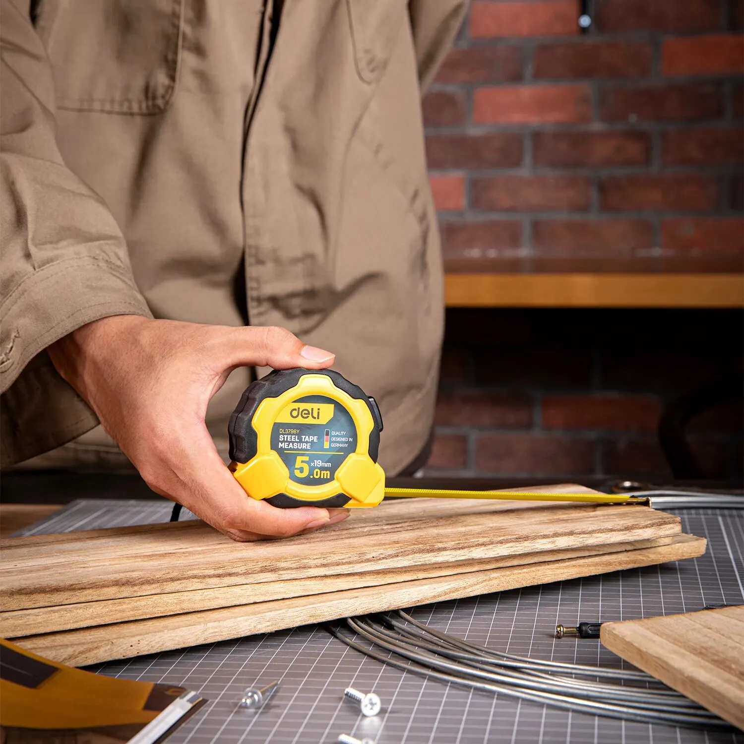 Deli Steel Measuring Tape Self Lock Rule Home Use High Precision Retractable Metric Ruler Woodworking Measure