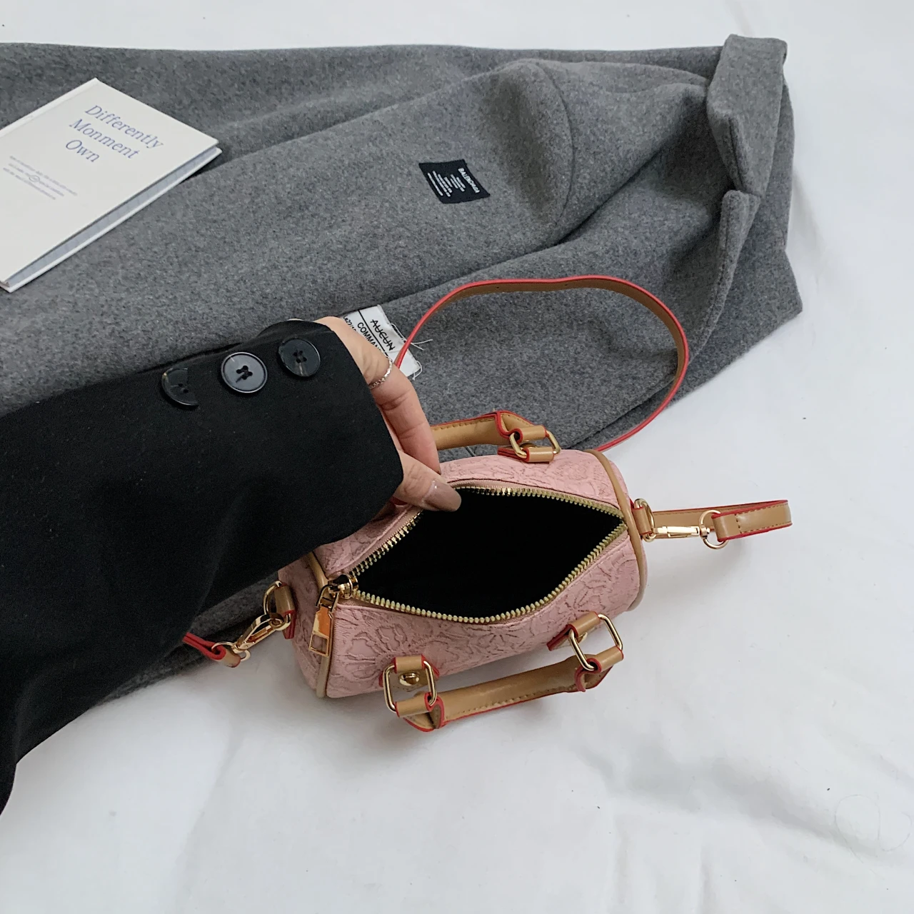 Retro Fashion Versatile Women's Trendy PU Leather Single Shoulder Pillow Bag Simple Casual Commuting Storage Crossbody Bags