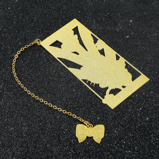 사랑스러운 헬로 키티 캐릭터를 형상화한 금속제 책갈피