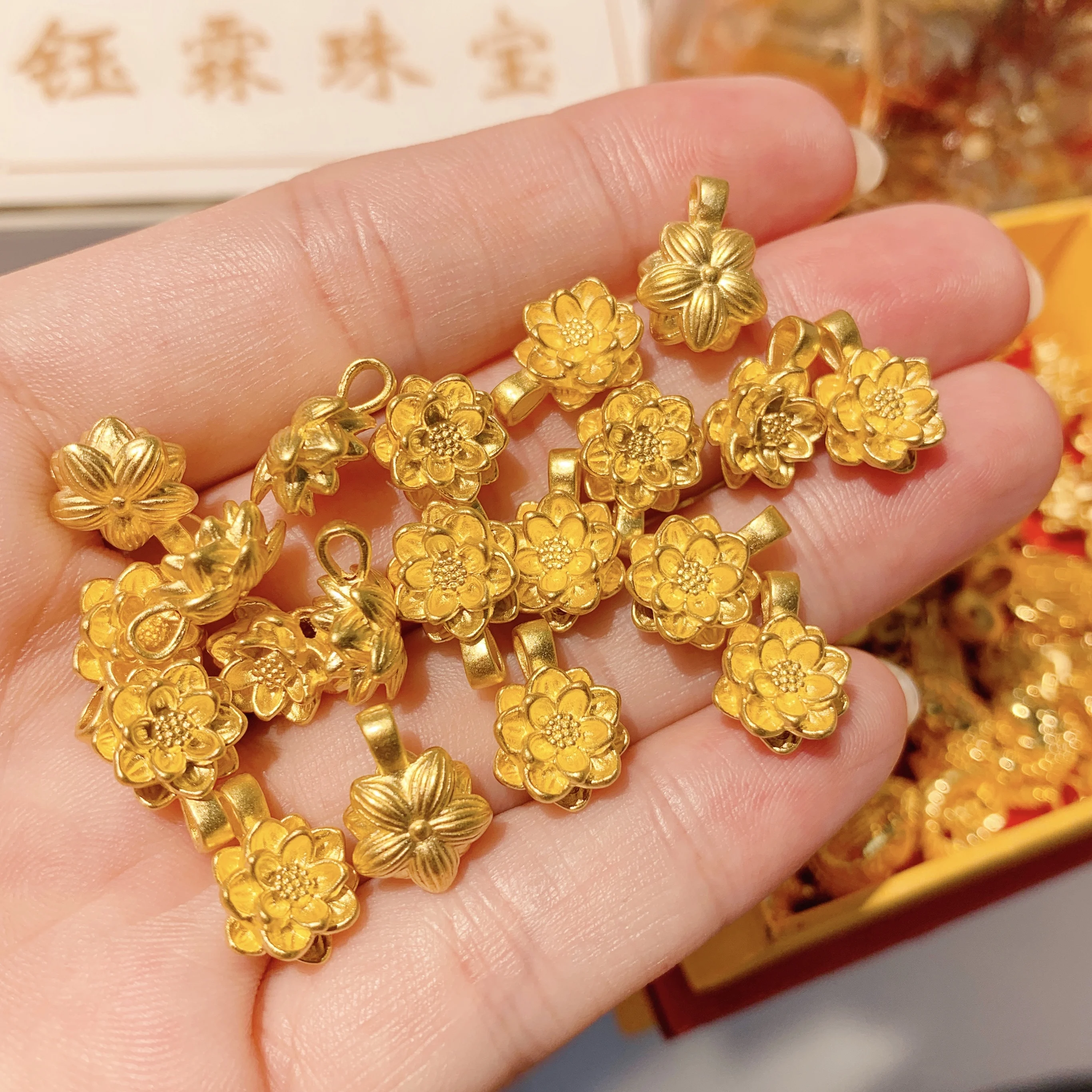 

1pcs Pure 24K Yellow Gold Pendant Women's 3D Small Lotus Just Pendant 0.3-0.4g Christmas Gifts