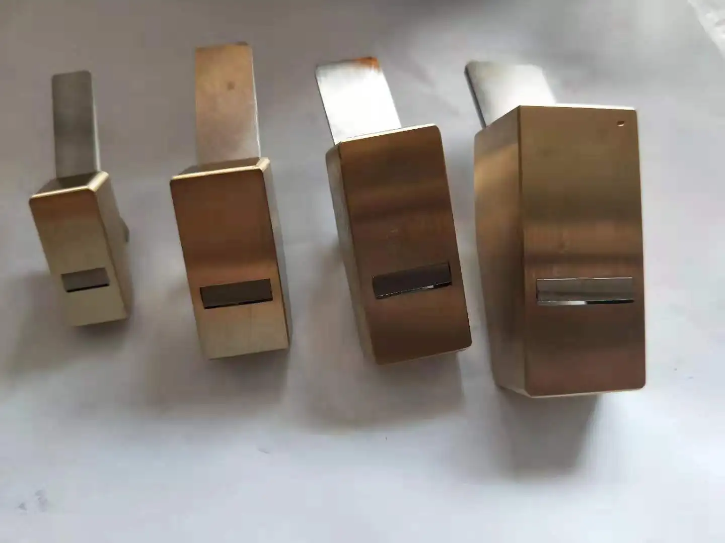 

Brass Mini Plane with Sharp Blade Flat Bottom Luthier tool for Woodworking