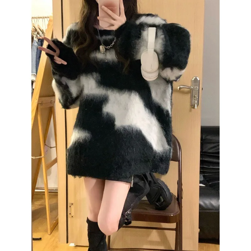 Korean Version of Black White Color Contrast Sweatshirts Autumn and Winter with Loose Lazy Sweater Female Thick Bottom Shirt Top