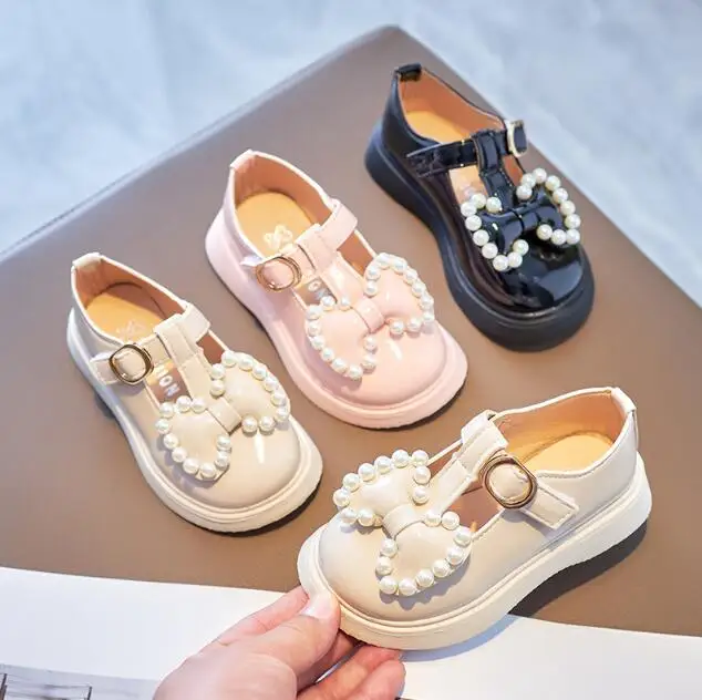 

Kids Flat Shoes Children Casual Sandals School Girls Princess Pu Leather Shoes Non-Slip Kids Retro Hollow Soft Bottom Loafer