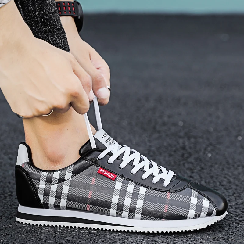 Brand Design 2026 New Men's Lightweight Non-slip Breathable Wear-resistant Running Sports Fashion Versatile Casual Shoes 6