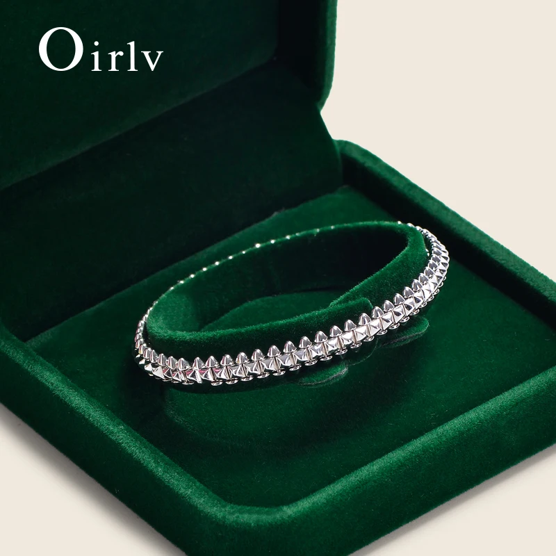 Luxurious Velvet Jewelry Box in Gemstone Green - Premium Organizer for Rings, Earrings, Bracelets, and Necklaces