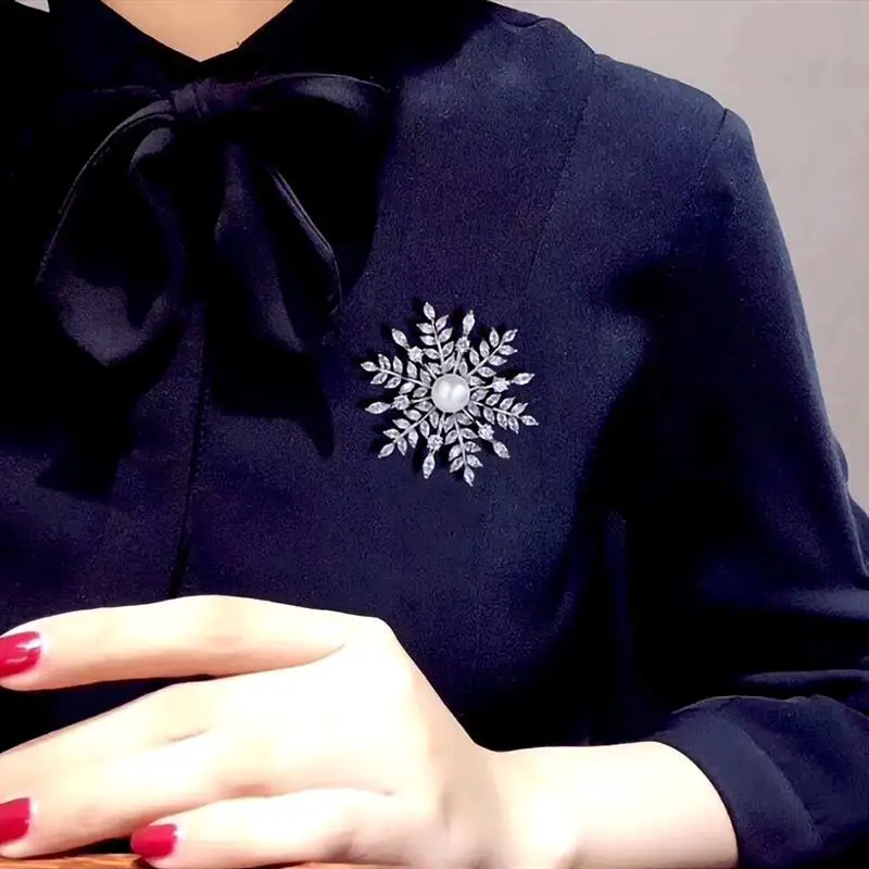 Fashion Brooch Women Breast Pink Snowflake Zircon Badge Snowflake Decor for Clothes Sweat Shawl Scarf