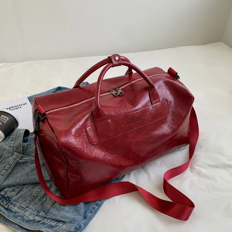 حقيبة كتف جلدية للرجال، بتصميم عملي و فسيح، مثالية...