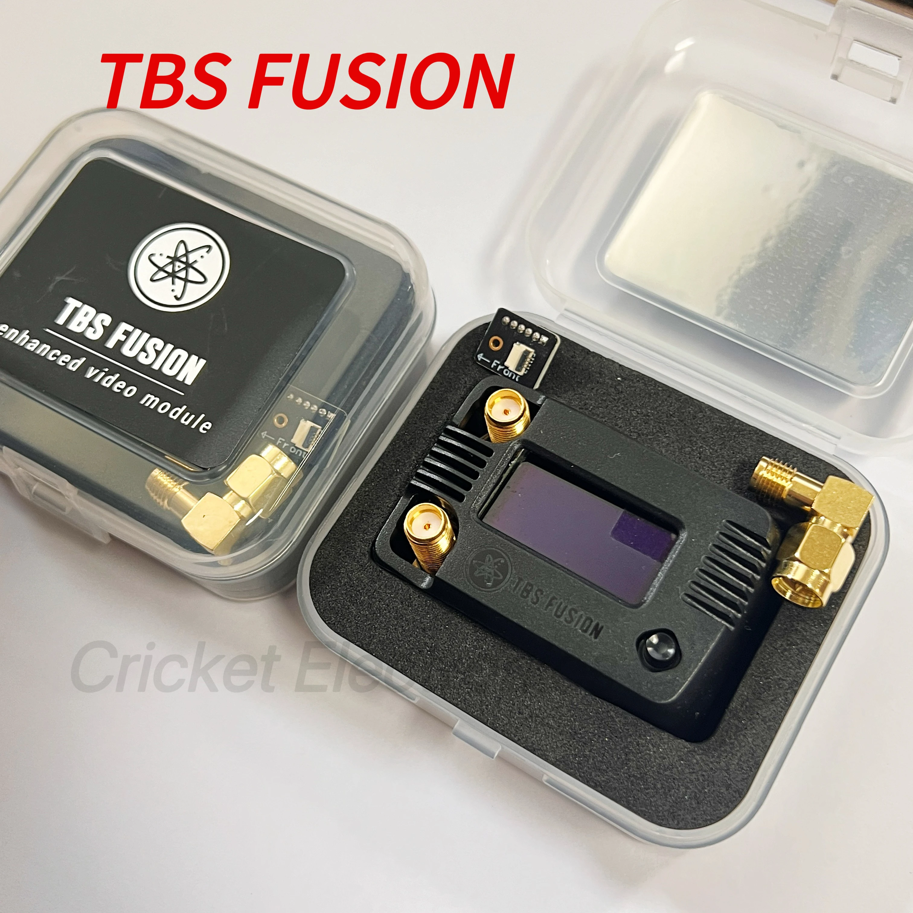 Détail du connecteur et des ports du TBS Fusion, assurant une connexion fiable. Achetez le TBS Fusion Module Récepteur FPV 5.8GHz - Meilleur Prix.
