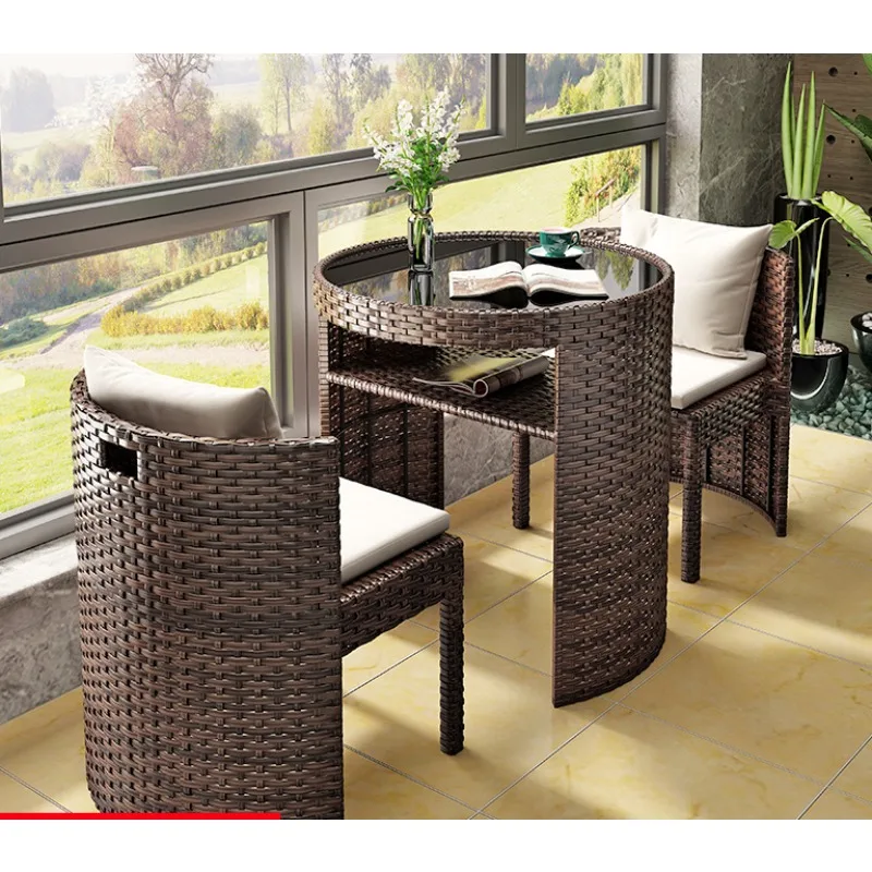 

The balcony leisure area is decorated with a three-piece set of small household tea tables and rattan chairs.