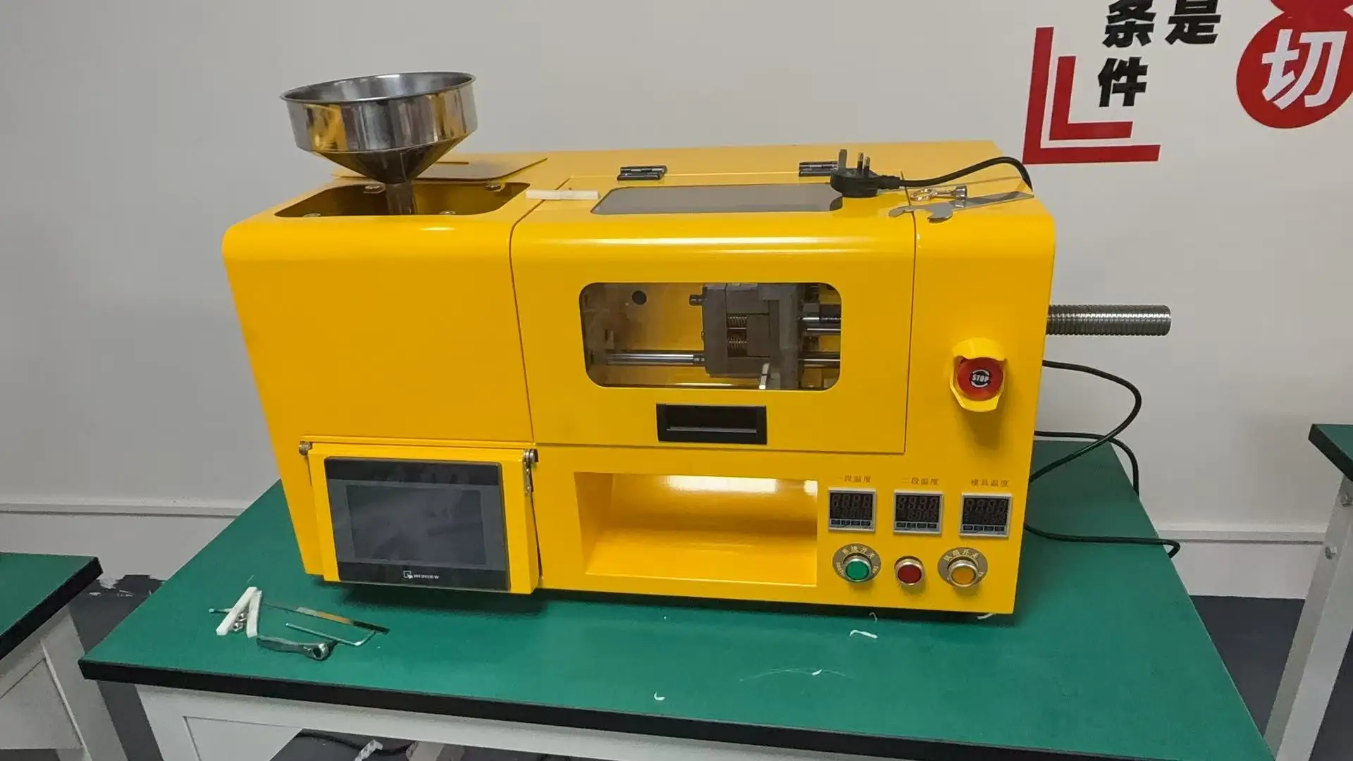 2T 4T Micro Desktop Injection Molding Machine Small Plastic Injection Molding Machine Desktop Molding Machine Injection