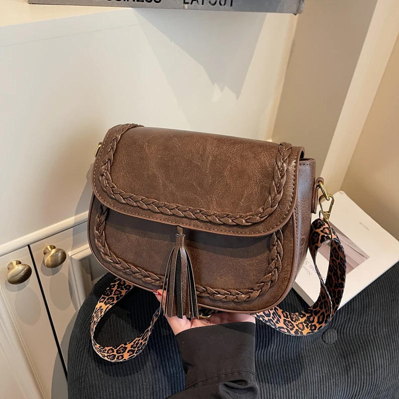 Quaste gewebter Sattel Umhängetasche Lady Leopard breiter Schultergurt Handtasche und Geldbörse Vintage Pu Leder Messenger Bag Flap – Detail 24