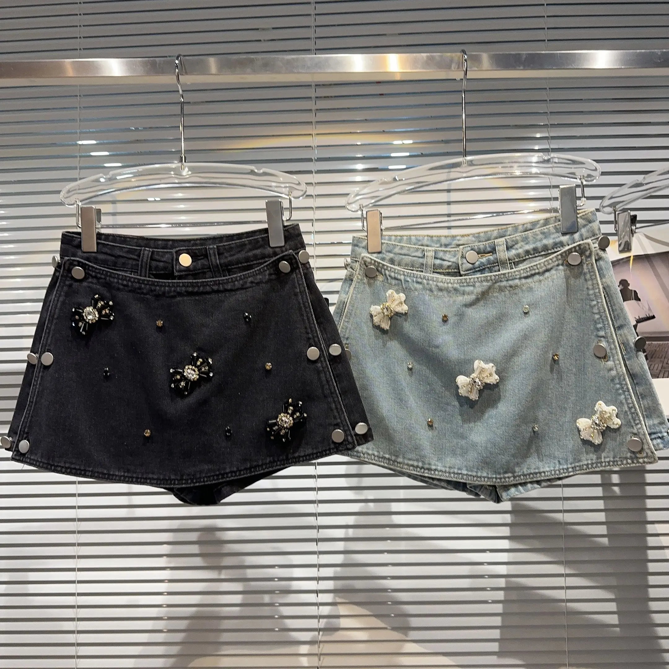 

2023 Summer New Style Spicy Girl Rhinestone 3D Butterfly Button Skirt Hem Denim Skirts Short Skirt