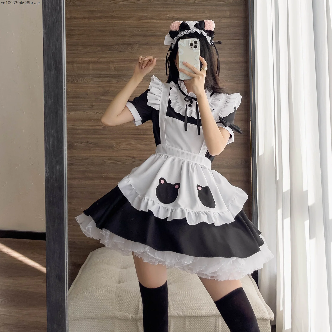 Maid Dress Costume Cosplay Costume Cute Lolita Black and White Maid Dress Servant Waiter Outfit Cosplay Costume
