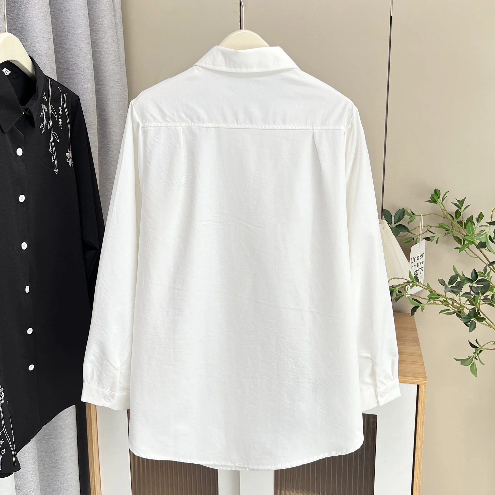 Fashion Plus Size Women's Blouses Autumn Artistic Style Embroidery medium-length Long Sleeve Shirt 8594