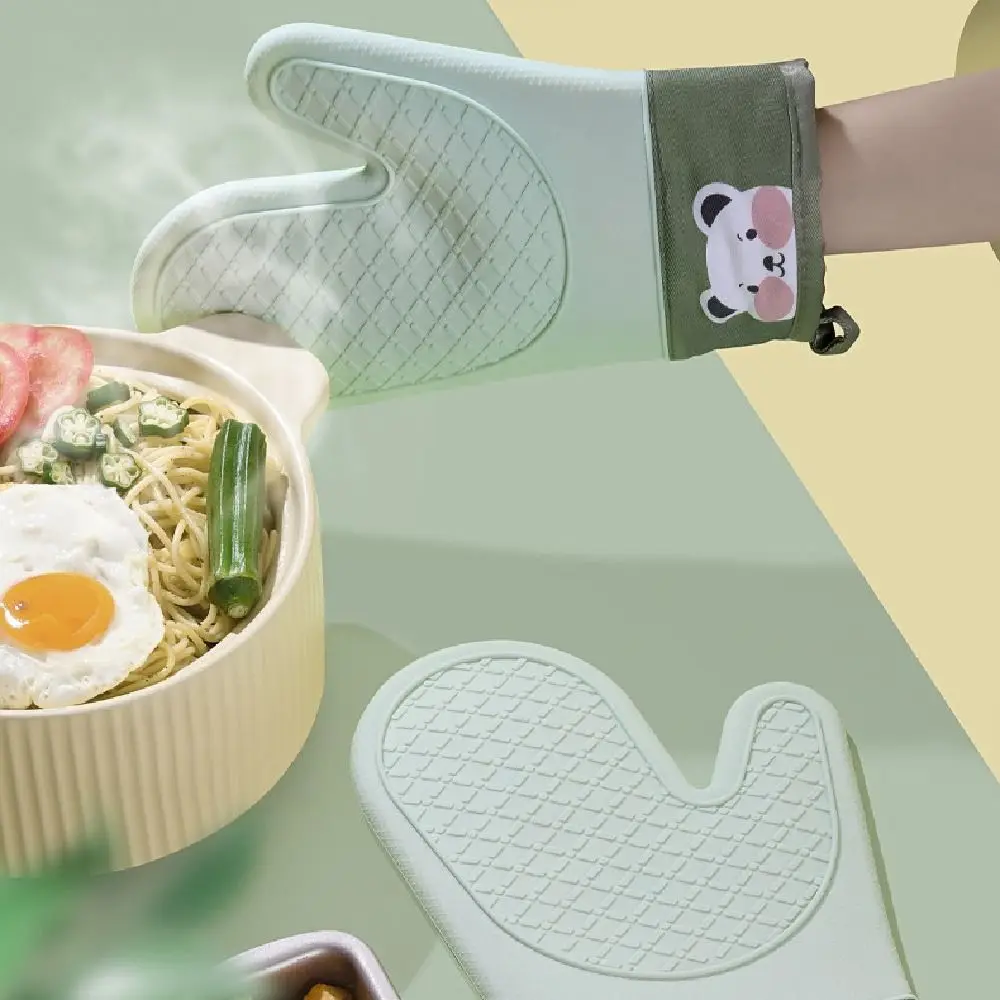 2Pcs Thickened Silicone Insulation Gloves Heat Resistant Non-slip Kitchen Hand Clamps Cartoon Bear Stain-resistant Baking Mitts