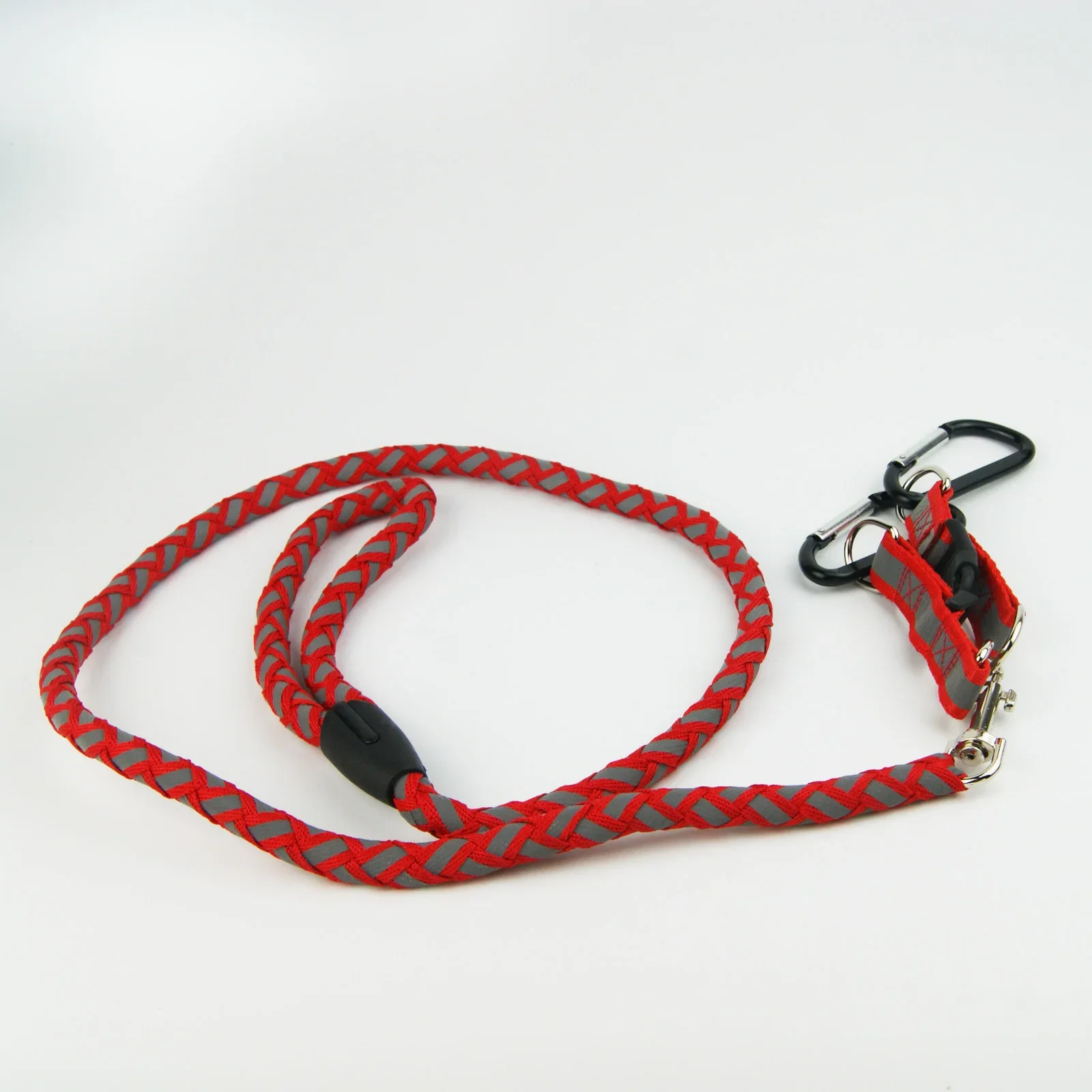 Corde de remorquage pour buggy RC 1/5 noire attachée à un buggy HPI Baja 5B, vue latérale