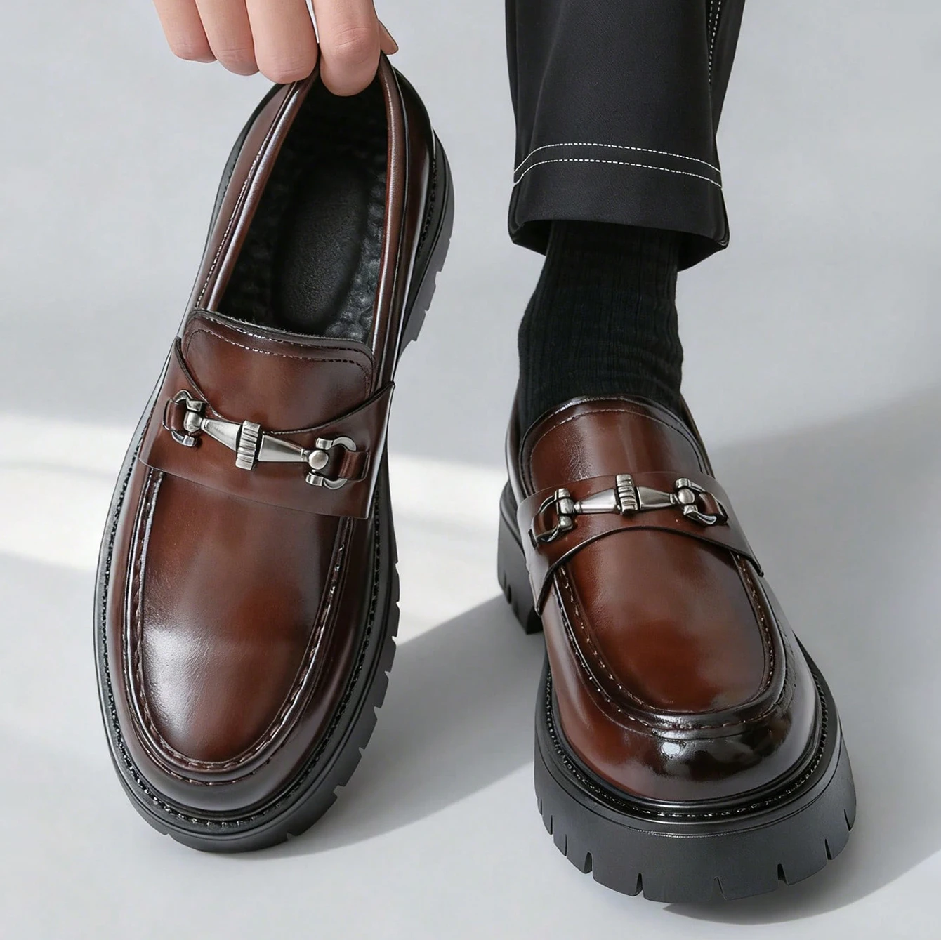 أوروبا موضة سميكة وحيد الرجال بيني المتسكعون الانزلاق على فستان الأعمال أحذية شهم لامعة مشبك حفلة رسمية حذاء أسود