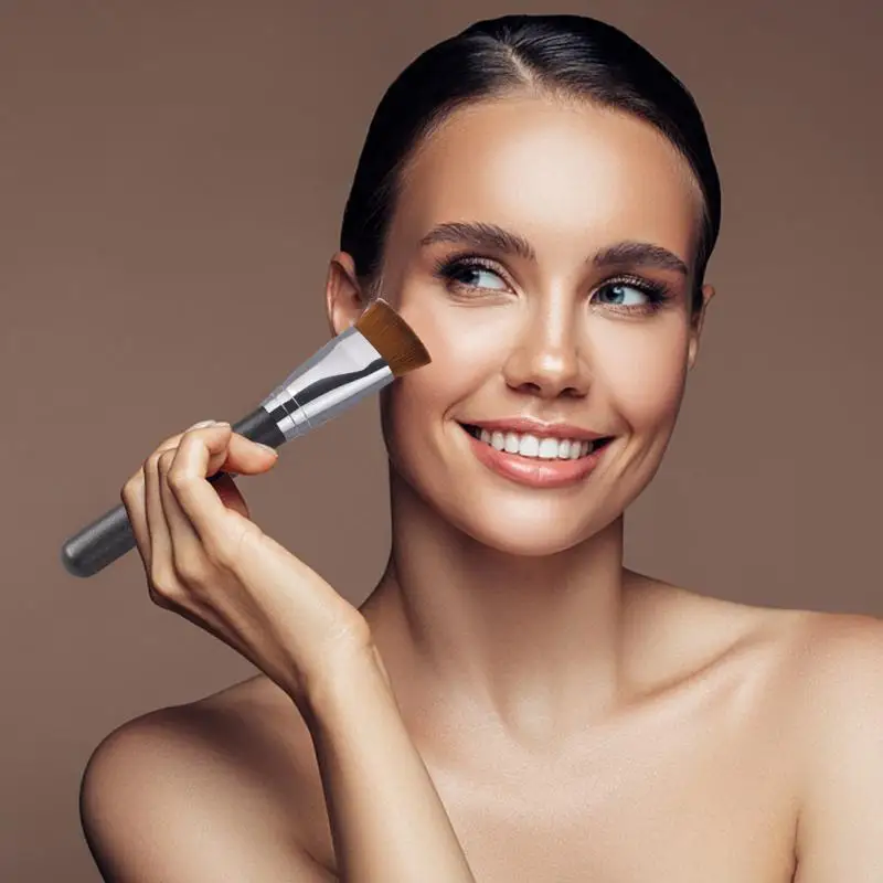 

Кисть для нанесения основы под макияж