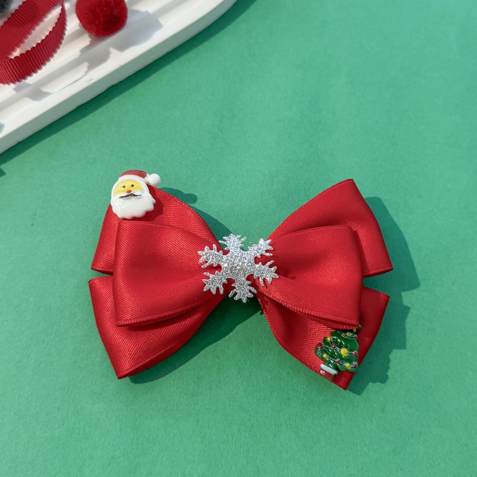 1PC Christmas Santa Snowflake Tree Hair Bows，Cute Xmas Holiday Hair Accessories, Perfect for Party Gifts & Festive Looks