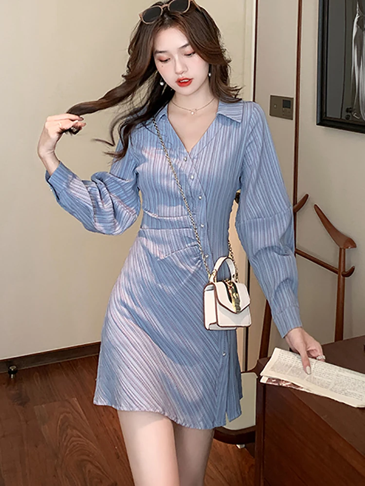 Женское мини-платье с длинным рукавом и V-образным вырезом