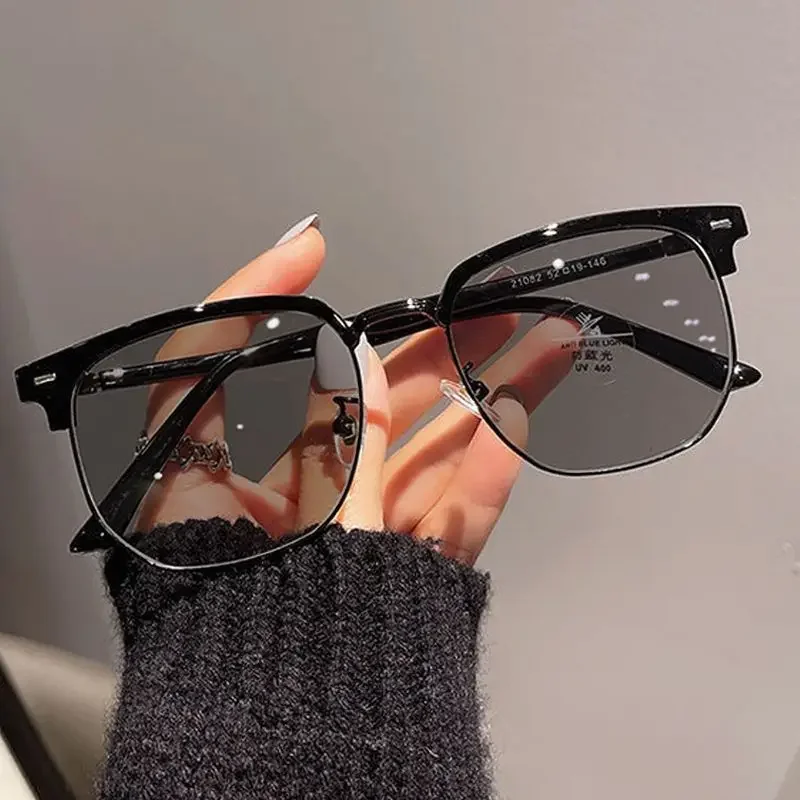 Chic Blue Light Blocking Photochromic Glasses