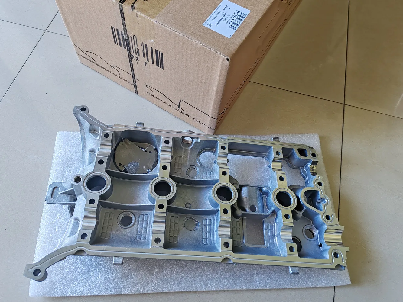 06H103064AB / 06H103475G Engine Cylinder Valves Cover Lid For VW GTI Passat CC AUDI A3 A4 Q3 1.8 TSI 2.0 TFSI