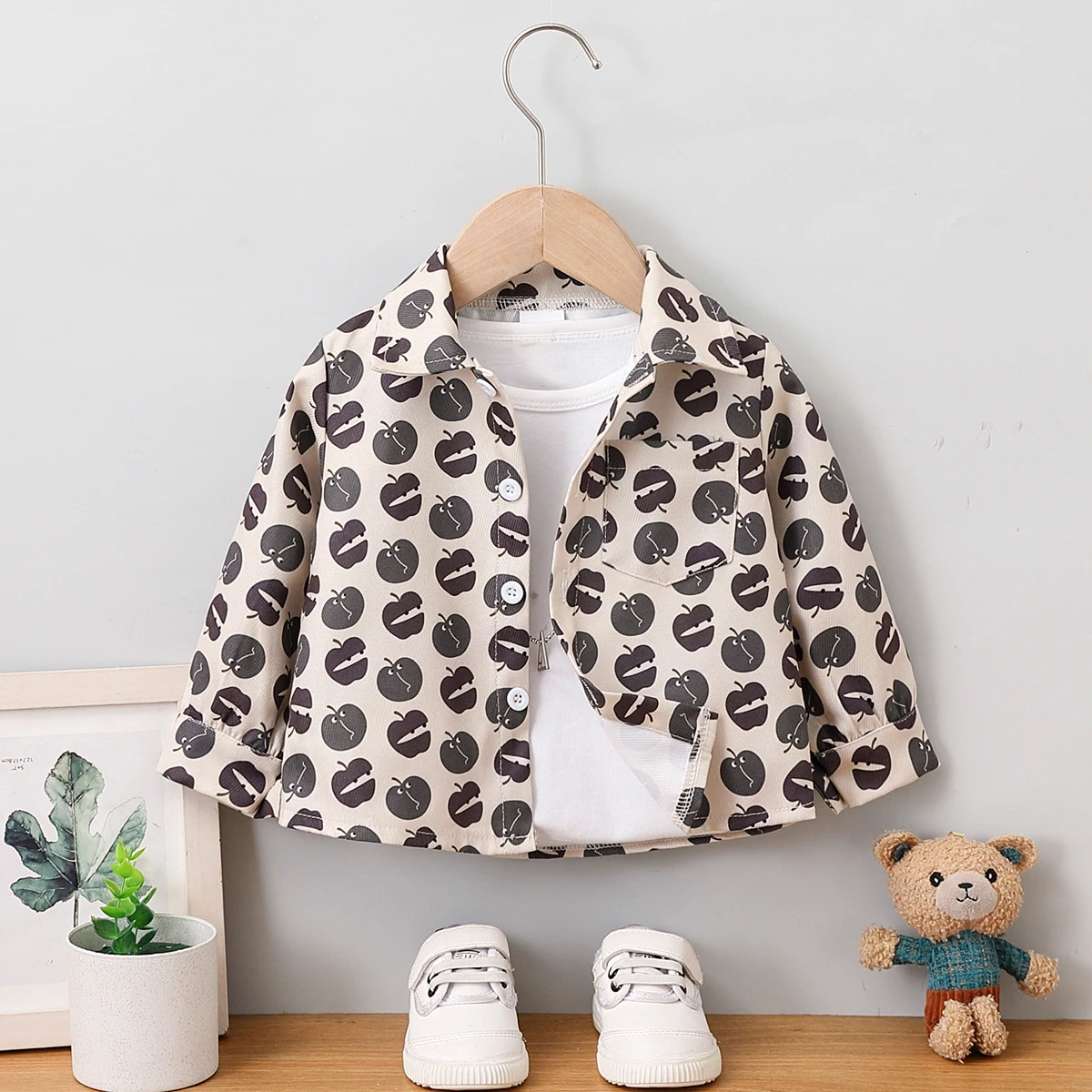Baby boy fashion casual cartoon apple pattern full printed pocket decoration long sleeved shirt autumn