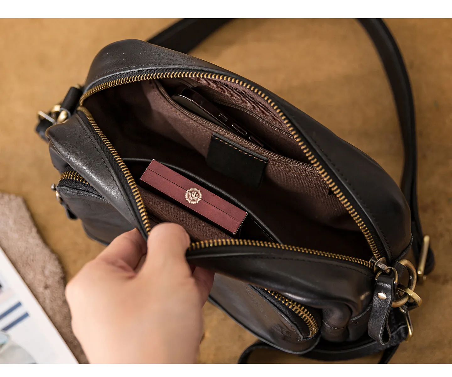 Einfache, handgefertigte Vintage-Umhängetasche aus pflanzlich gegerbtem Rindsleder für Herren, Outdoor-Reisetasche, luxuriöse Umhängetasche aus echtem Leder für Teenager – Detail 25