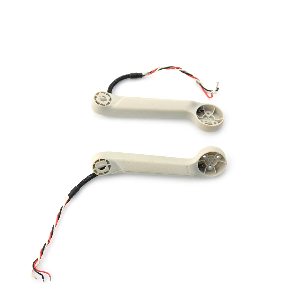 Ensemble de bras de drone moteur pièces de rechange pour quadricoptère, empilés sur une surface plane.