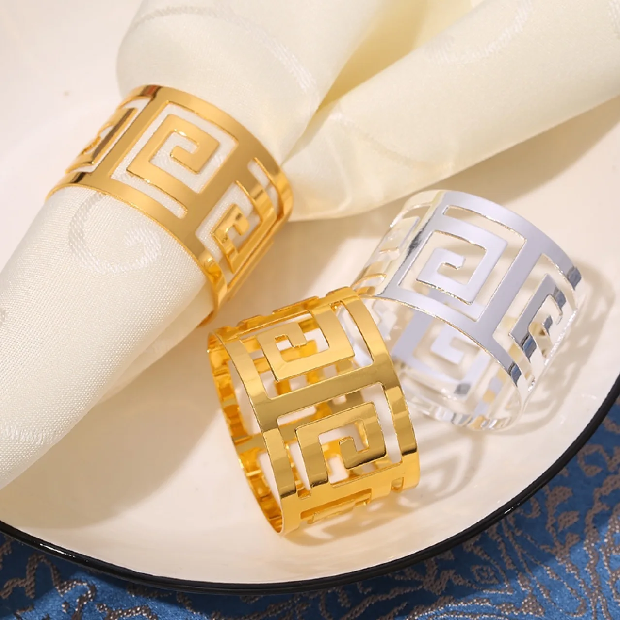 Napkin Ring 12pcs 6pcs European Style Napkin Ring Cloth Napkin Buckle Hollow Pattern Serving Napkis Gold and Silver Wedding Table Decoration