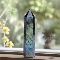 Point de labradorite naturel, un cadeau en cristal parfait, une pierre d'encens, le point central d'un cercle magique 4