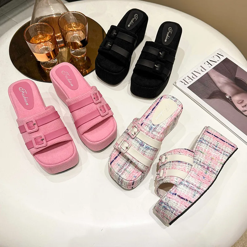 

Small Fragrant Style Fashionable Slop Heel Beach Slippers Fashionable Small Buckle Roman Slippers