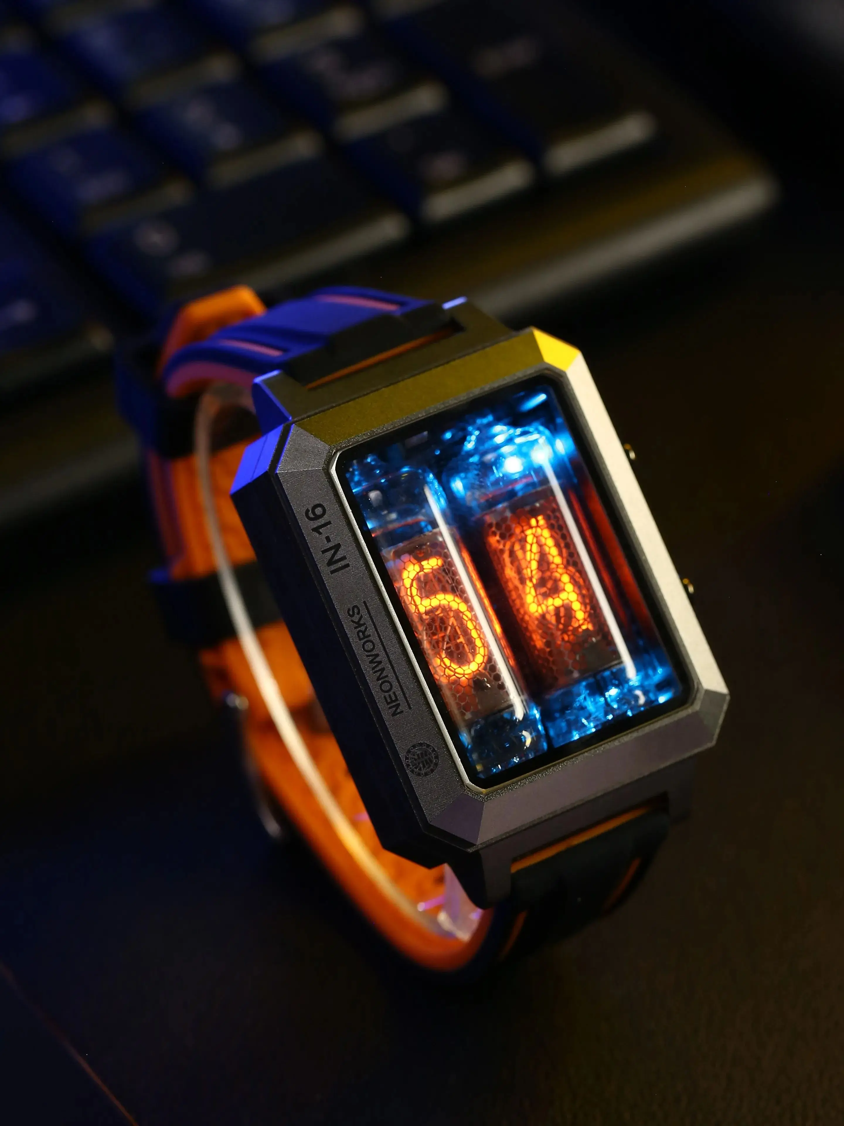 New CYBERPUNK Watch IN-16 Nixie Tube Watch Hour&Minute Display Wireless Charge 2
